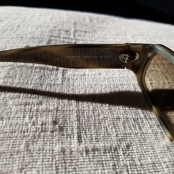 Burberry,  beautiful sunglasses - Picture 6 of 9